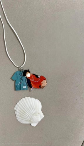 تعليقة سيارة بصورة أكريلك