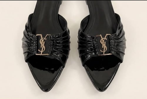 سليبر فلات من سان لوران Saint Laurent تصميم لامع م...