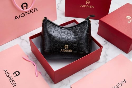 شنط يد من ماركة AIGNER إيغنر . ماستر كوالتي