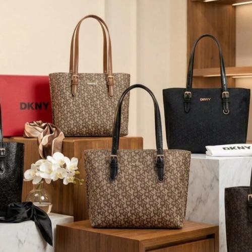 حقيبة يد نسائية من DKNY – تصميم أنيق بنقشة المونوغ...