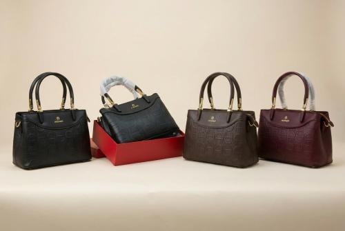 شنط يد من ماركة AIGNER (أيغنر) . ماستر كوالتي