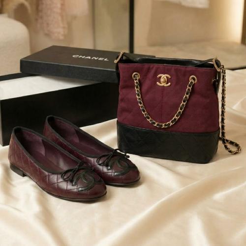 طقم أنيق من شانيل (CHANEL) يجمع بين الفخامة الكلاس...