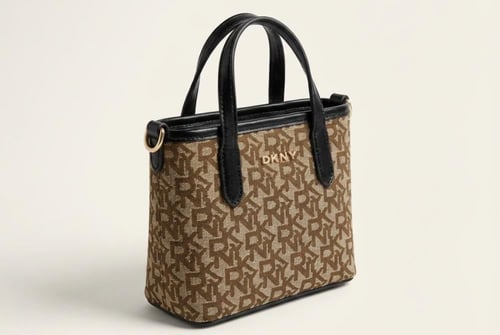 شنط يد من DKNY تصميم أنيق بلمسة عصرية . ماستر كوال...