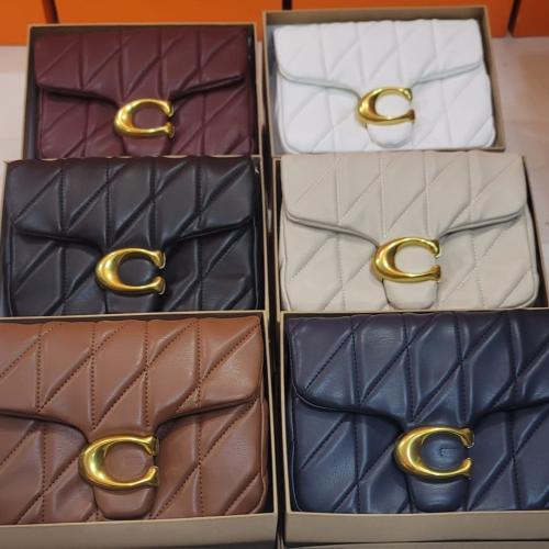 حقيبة تابي من كوتش COACH بتصميم مبطّن ولمسة كلاسيك...