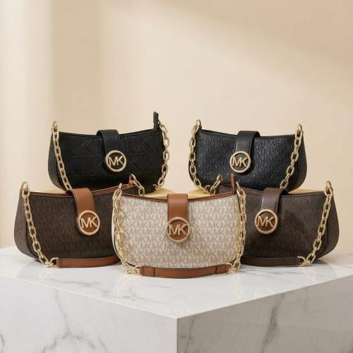 حقيبة مايكل كورس (Michael Kors) نسائية ماستر كوالت...