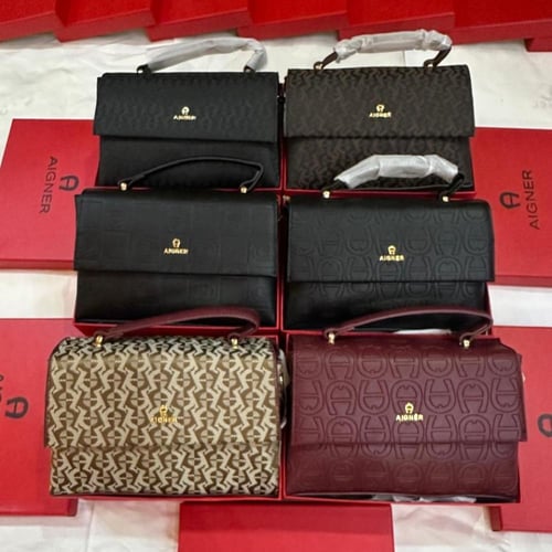 حقيبة دكني أنيقة بتصميم عصري و نقشة الشعار المميزه...