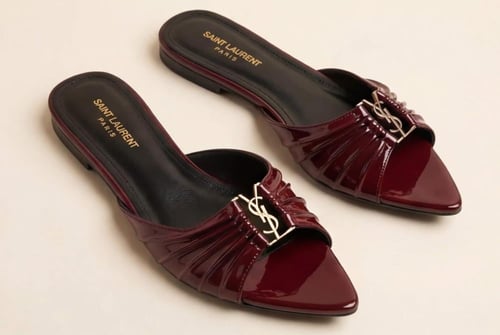 سليبر فلات من سان لوران Saint Laurent تصميم لامع م...