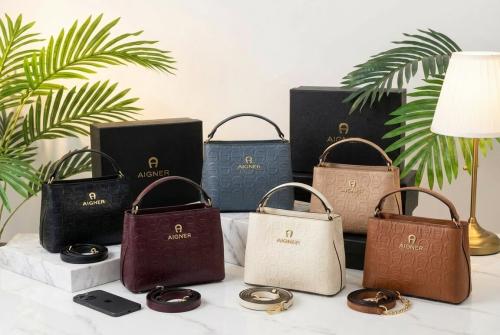 حقيبة أجنر (AIGNER) يد وكتف – فخامة ألمانية بتصميم...