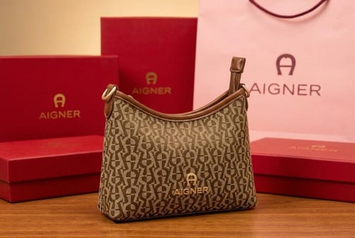 شنط يد من ماركة AIGNER إيغنر . ماستر كوالتي