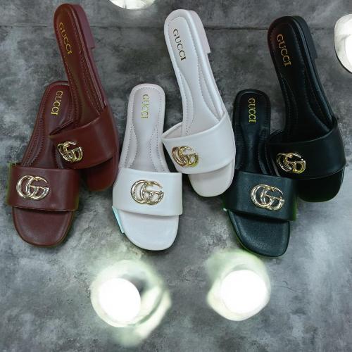 سليبر جوتشي GUCCI نسائي بشعار كلاسيكي GG ماستر كوا...