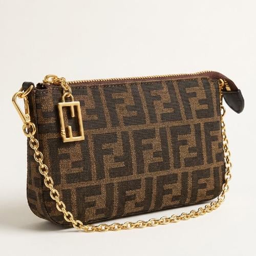 حقيبة فندي (FENDI) كلاتش بسلسلة – تصميم FF الكلاسي...