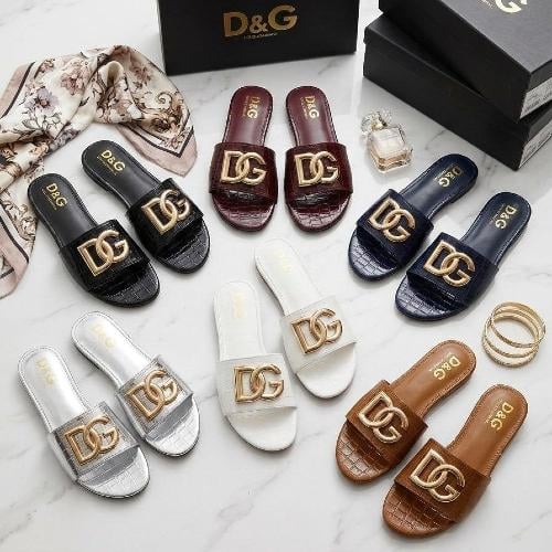 سليبر نسائي فاخر بشعار DG الذهبي من Dolce & Gabban...