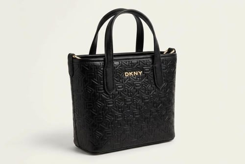 شنط يد من DKNY تصميم أنيق بلمسة عصرية . ماستر كوال...