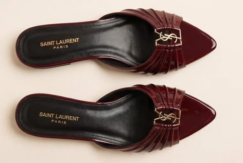 سليبر فلات من سان لوران Saint Laurent تصميم لامع م...