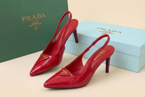 كعب نسائي فاخر من برادا PRADA جرأة أنيقة بلمسة عصر...