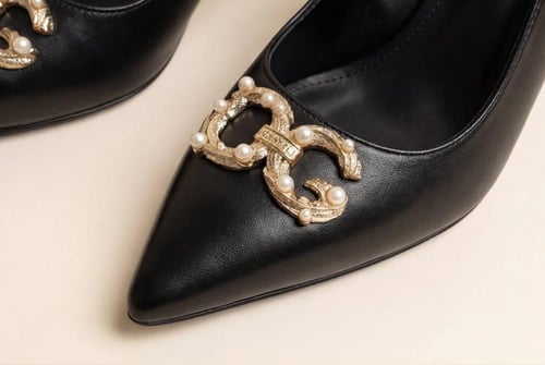 كعب أنيق من دار الأزياء العالمية دولتشي اند جابانا...