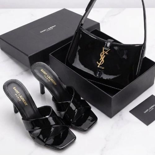 طقم سان لوران Saint Laurent حقيبة يد وكعب أيقوني م...