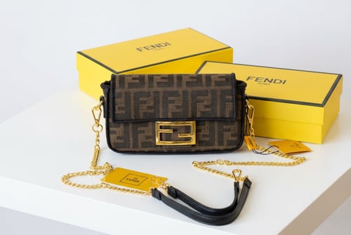 حقيبة فندي نسائية – لمسة فاخرة بتصميم أيقوني ماستر...