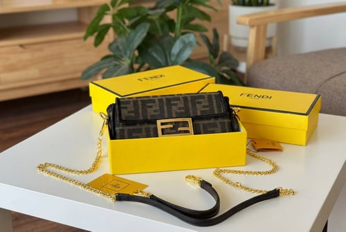 حقيبة فندي نسائية – لمسة فاخرة بتصميم أيقوني ماستر...