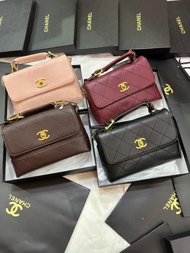 حقيبة نسائية فاخرة بتصميم  كلاسيكي من CHANEL ماستر...