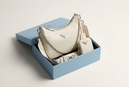 حقيبة برادا النسائية – أناقة عصرية بلمسة فاخرة . م...