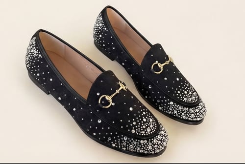 حذاء لوفر نسائي من جوتشي GUCCI فخم مُرصّع بالكريست...