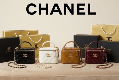 حقيبة شانيل CHANEL مربعة بتصميم ماسي . ماستر كوالت...