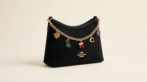 حقيبة كوتش شموه نسائية أنيقة مزينه بتعليقات  معدني...