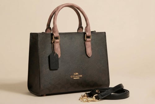 حقيبة كوتش نسائية – أناقة كلاسيكية بلمسة عصرية . م...