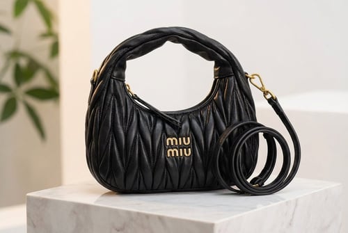 حقيبة ميو ميو النسائية – تصميم مبطن فاخر . ماستر ك...