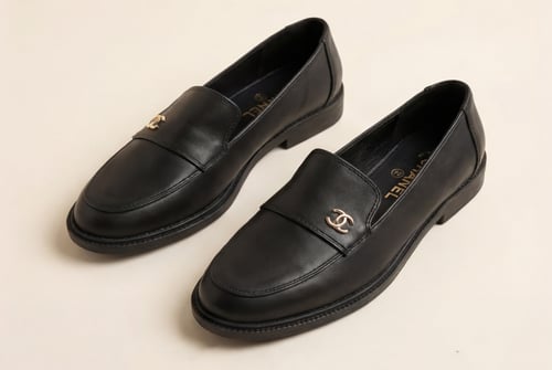 حذاء لوفر نسائي من شانيل CHANEL فاخر باللون الأسود...