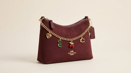 حقيبة كوتش شموه نسائية أنيقة مزينه بتعليقات  معدني...