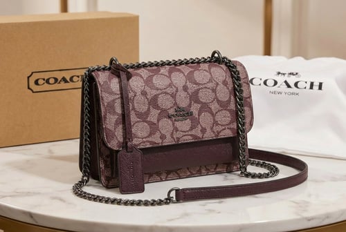 حقيبة كوتش تابي نسائية – تصميم أنيق وعصري ماستر كو...