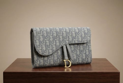 محفظة ديور Dior أناقة كلاسيكية بتوقيع فاخر ماستر ك...