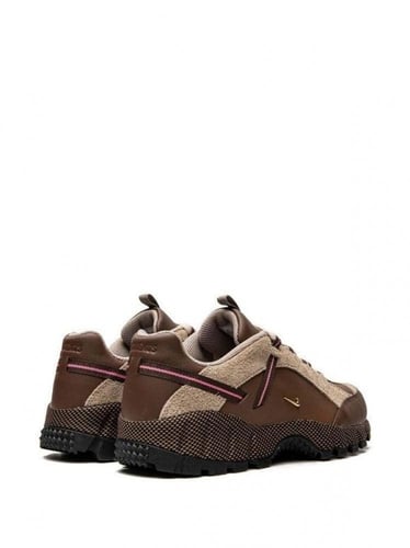 Nike Air Humara x Jacquemus Ale Brown and Gold sne...