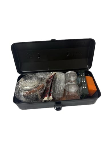 صندوق عزبة الشاي مع كامل الاغراض اللون الاسود