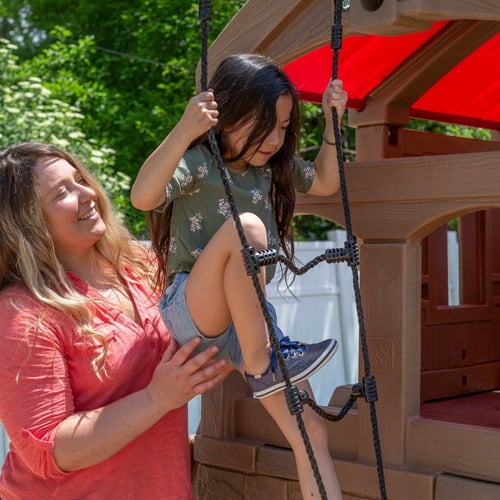 منزل مع مجموعة أرجوحة الأطفال