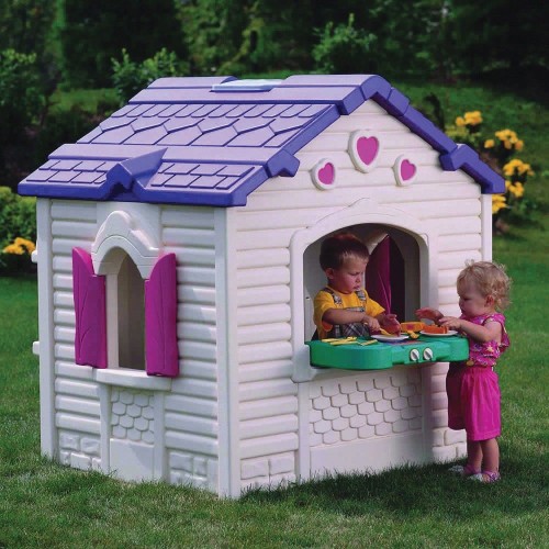 المنزل البلاستيكي الكبير