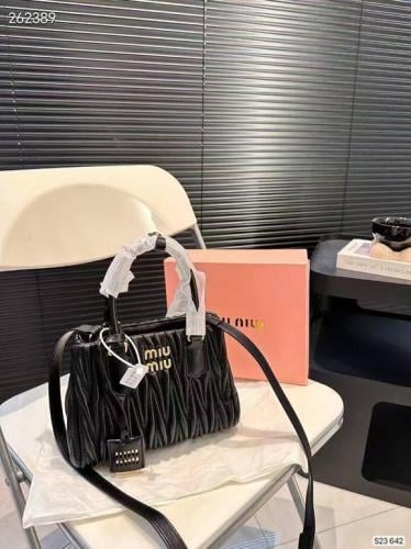 شنط. ماركه ميو ميو. MIU. MIU