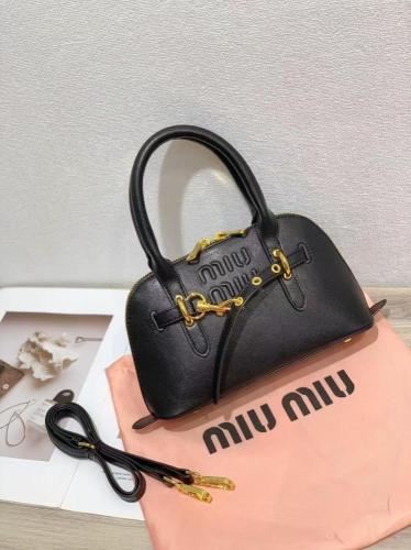 شنط ماركات ميو. ميو. MIU. MIU.