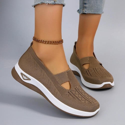 "حذاء رياضي نسائي جديد