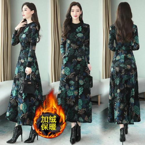 فستان نسائي من الصوف السميك