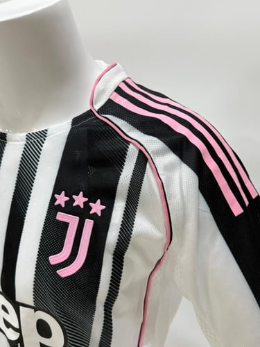 يوفنتوس 25-26 الطقم الاساسي