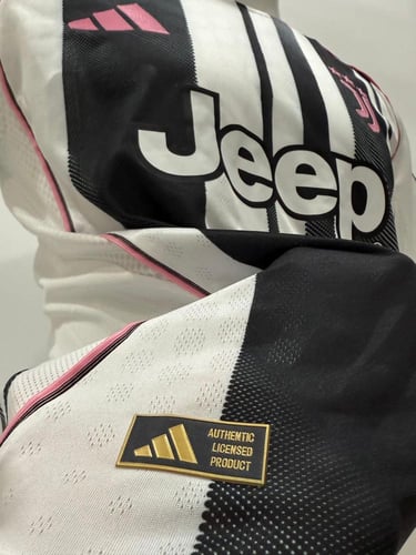 يوفنتوس 25-26 الطقم الاساسي