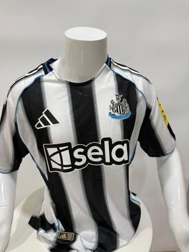 نيوكاسل يونايتد 25-26 الطقم الاساسي