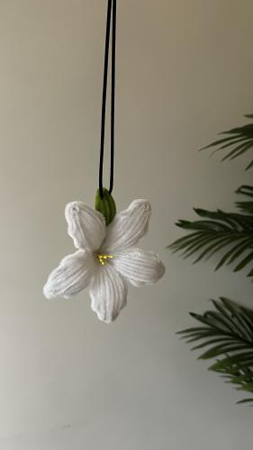 تعليقة سيارة - white