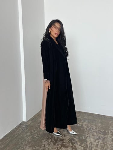 Midnight Elegance Abaya