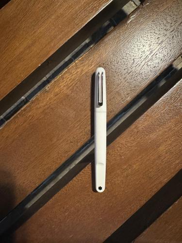 قلم مون بلان (Montblanc) كلاسيك أبيض - متجر ونر