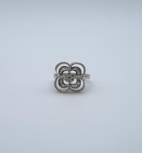 Diamond ring and 18-karat gold weight 5.1