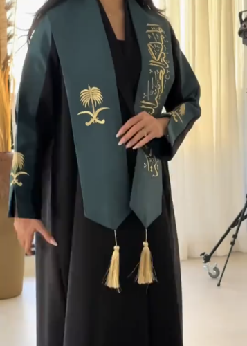 عباية اليوم الوطني مع الشال